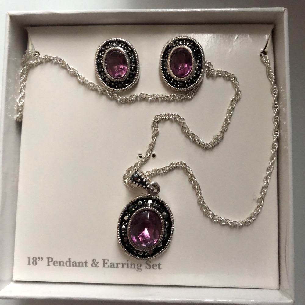 Necklace and earring set